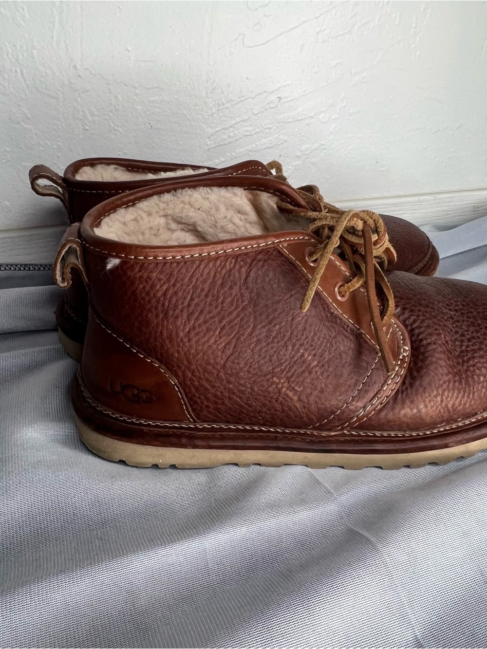 UGG Neumel Boots Mens 8 Brown Leather Chukka Sherpa Lined 1095350